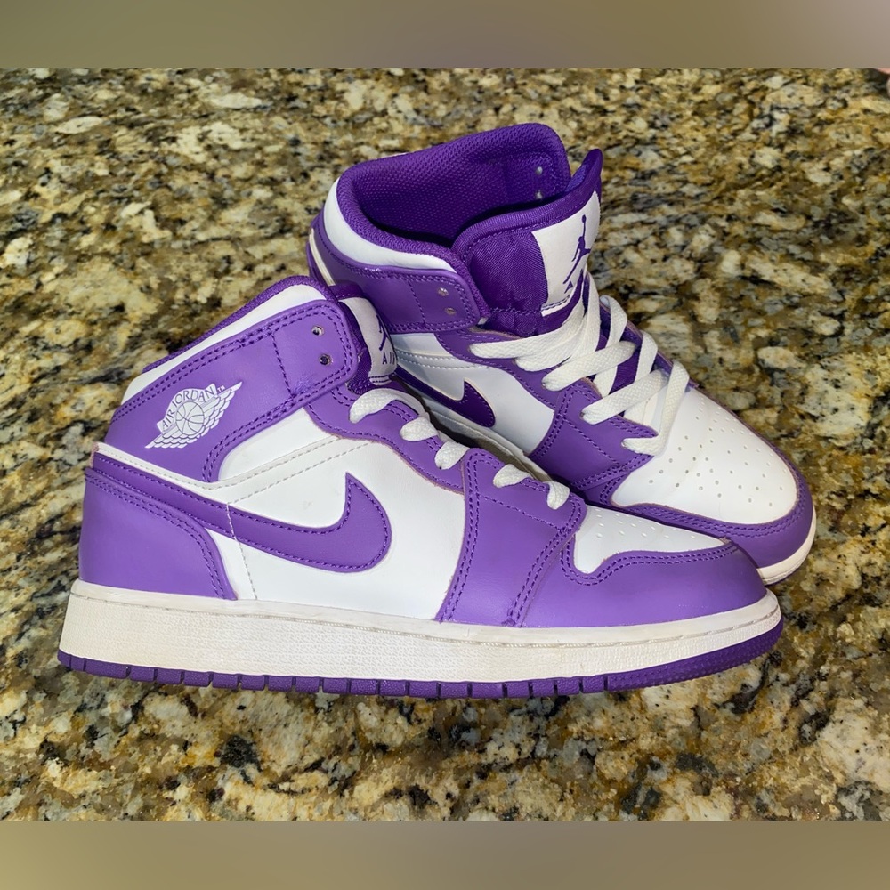 Size 4.5Y Air Jordan Nike Purple Venom Mid Sneakers